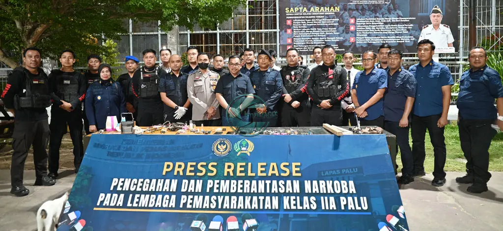 Sejumlah barang-barang terlarang yang ditemukand alam operasi penggeladahan di Lapas Kelas IIA Palu, Minggu (24/5/2026). (©bmzIMAGES/basri Marzuki)