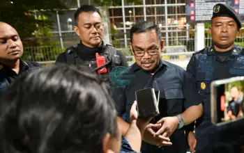 KaLapas Kelas IIA Palu, Makmur (kedua kanan) memberikan keterangan kepada wartawan, Minggu (24/5/2026). (©bmzIMAGES/Basri Marzuki)