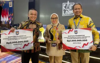 Wali Kota Hadianto bersama Sekota Irmayanti pada ajang apresiasi Pemda Berprestasi 2026 di Kendari, Jumat (29/5/2026). (©Prokopim Setda Kota Palu/Tomy)