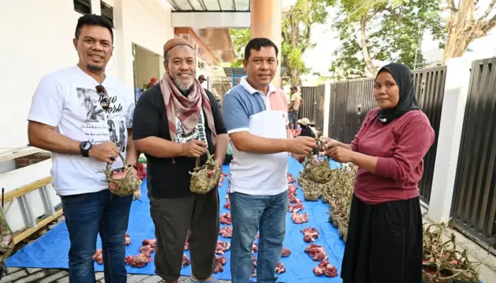 DLH Kota Palu Distribusikan Daging Kurban dengan Kamboti