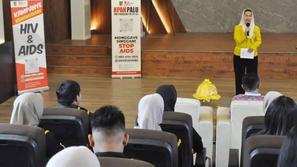 Wawali Kota Palu Imelda Liliana Muhidin pada sosialisasi dan edukasi HIV/Aids kepada duta genre Kota Palu di Palu, Sabtu (23/5/2026). (©Prokopim Setda Kota Palu/Imron)