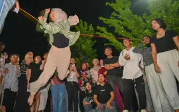 Saat Generasi Z Main Permainan Zaman Dulu di Vatulemo