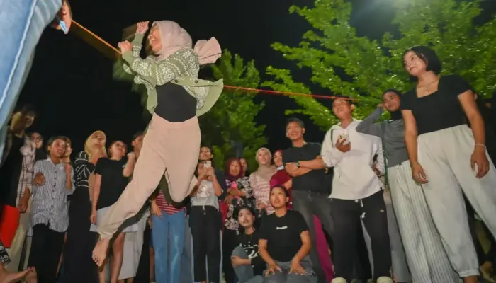 Saat Generasi Z Main Permainan Zaman Dulu di Vatulemo