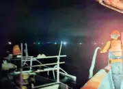 Operasi SAR penyelmatan nelayan yang mati mesin di perairan Galumpang, Tolitoli. Kamis (21/5/2026). (© Basarnas Palu)