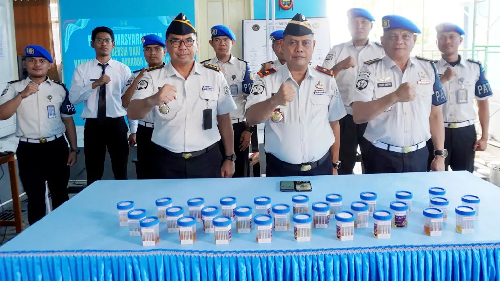 Tes urine bagi jajaran Kanwil Ditjenpas Sulteng, Jumat (8/5/2026). (©HUmas Ditjenpas Sulteng)