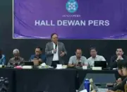 Ketua Dewan Pers, Prof Komaruddin Hidayata (tengah) pada suatu kesempatan. (©Dewan Pers)