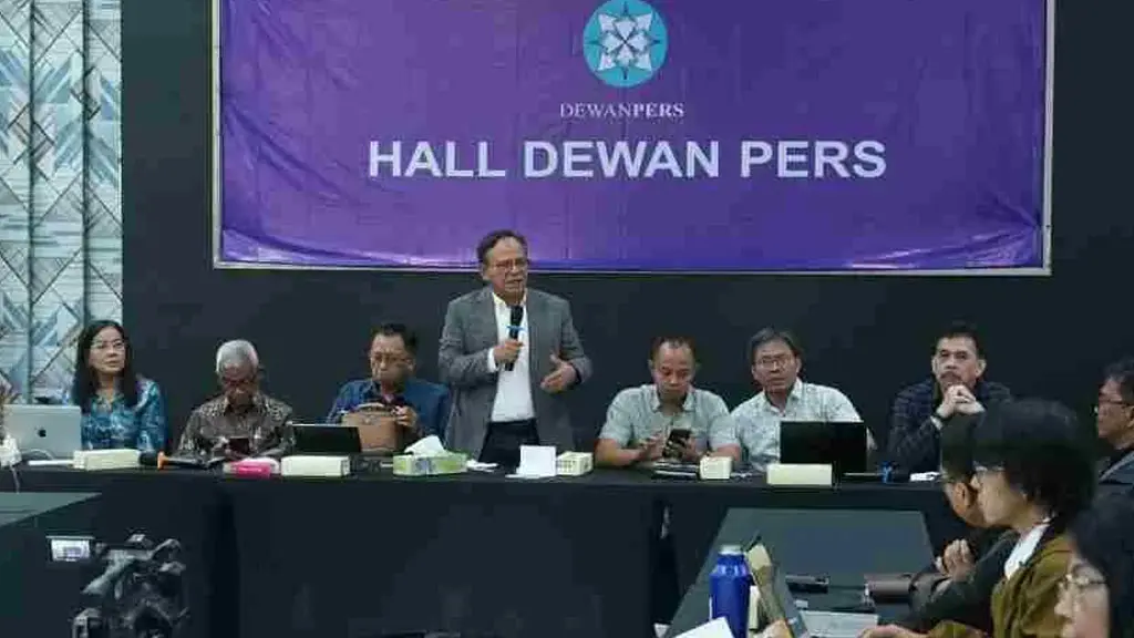 Ketua Dewan Pers, Prof Komaruddin Hidayata (tengah) pada suatu kesempatan. (©Dewan Pers)