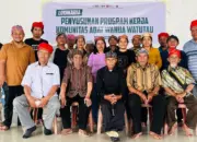 Komunitas adat To Pekarehua pada lokakarya perlindungan wilayah adat di Desa Watutau Poso, Jumat (9/5/2026). (© Komunitas To Pekarehua)