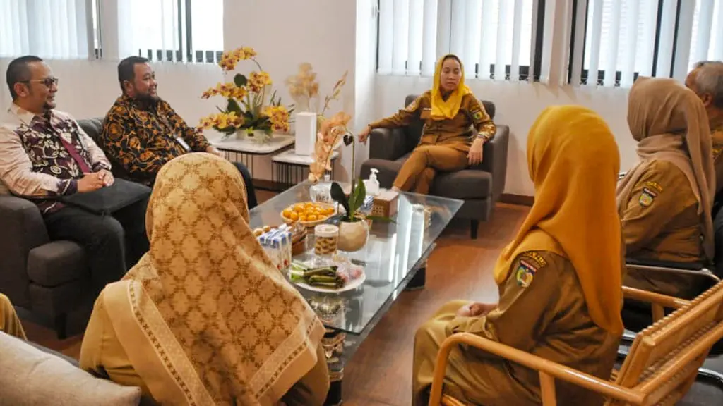 Wawali Kota Palu Imelda Lilianan Muhidin pada kunjungan perwakilan Arsip Nasional RI di ruang kerjanya, Senin (11/5/2026). (©Prokopim Setda Kota Palu/Imron)