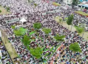 Ribuan warga mengikuti shalat Idul Adha 1447 H di Lapangan Vatulemo, Palu, Rabu (27/5/2026). (©bmzIMAGES/Basri Marzuki)