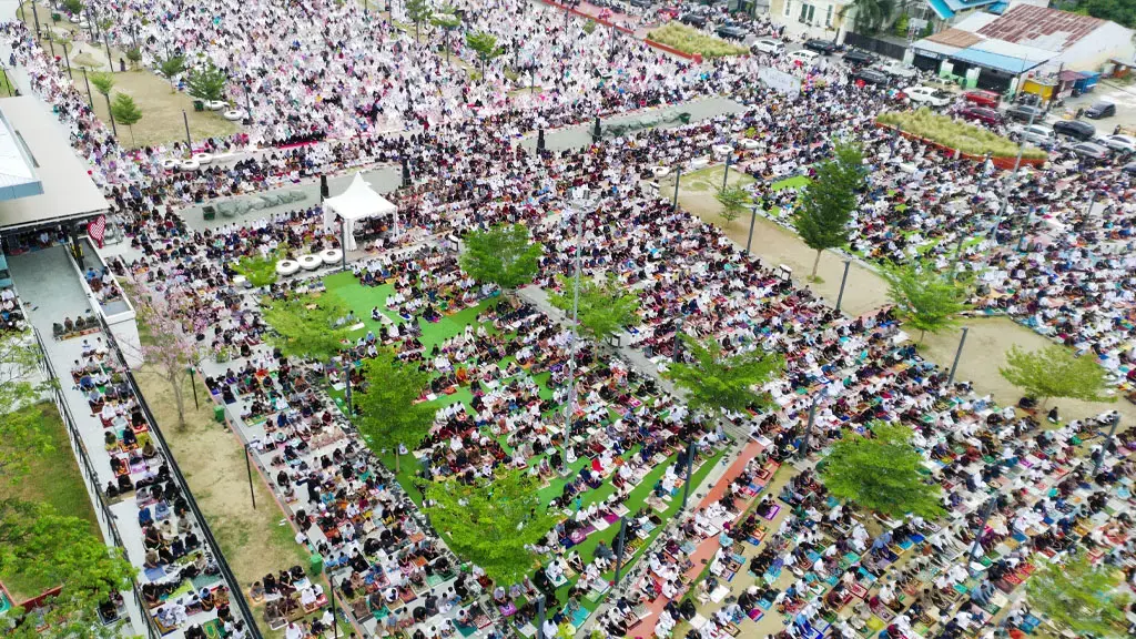 Ribuan warga mengikuti shalat Idul Adha 1447 H di Lapangan Vatulemo, Palu, Rabu (27/5/2026). (©bmzIMAGES/Basri Marzuki)