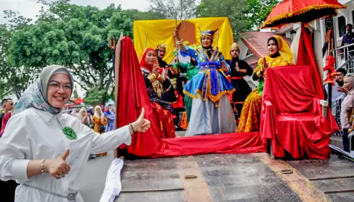 Karnaval Budaya Warnai Hardiknas 2026 Kota Palu