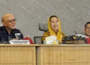 Wawali Kota Palu Imelda Liliana Muhidin (tengah) bersama Kepala BI Sulteng Irfan Sukarna (kiri) dan Kepala OJK Sulteng Bonny Hardi Putra (kanan) pada Rapat Pleno TPKAD Kota Palu, Selasa (19/5/2026). (©Prokopim Setda Kota Palu/Imron)