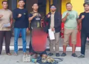 Tersangka YA bersaa barang bukti kabel yang disita tim West City Hunter Polsek Palu barat. (©Polresta Palu)