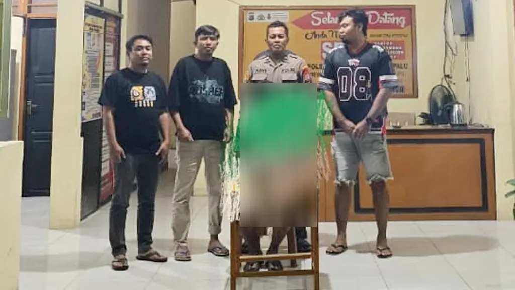 Tersangka kasus narkoba, E di Mapolsek Tawaeli. Palu, Jumat (15/5/2026). (©Humas Polresta Palu)