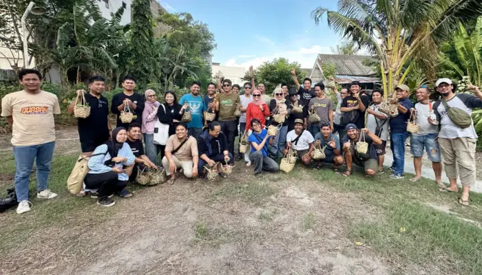 Roemah Jurnalis Inisiasi Eco Kurban dengan Wadah Bingga dan Kamboti