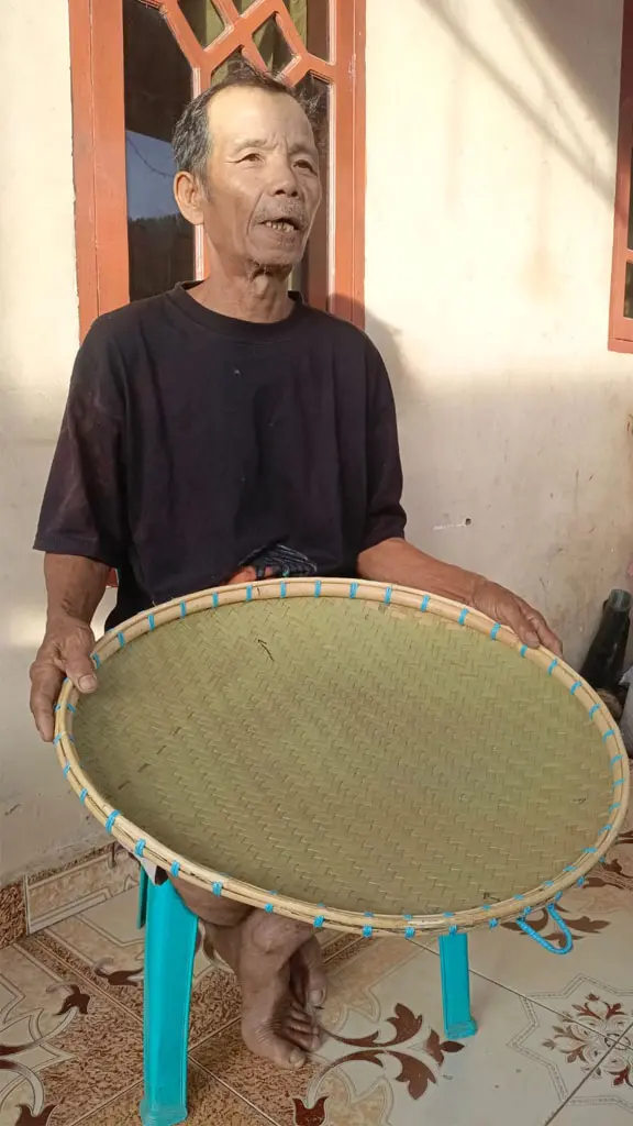 Tampi dari anyaman. (©Iwan Lapasere)