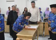 Wali KOta Hadianto melantik 11 Kepala Sekolah di Rujab Wali Kota, Sabtu (6/6/2026). (©Prokopim Setda Kota Palu/Imron)