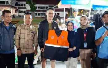 Digitalisasi Usaha, Pemkot Palu Berikan Rompi QR Code kepada UMKM