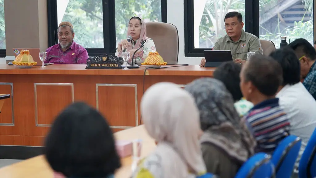 Wawali Imelda pada Sosialisasi Pemilahan Sampah di palu, Kamis ()11/6/20260. (©Prokpim Setda Kota Palu/Iwan)
