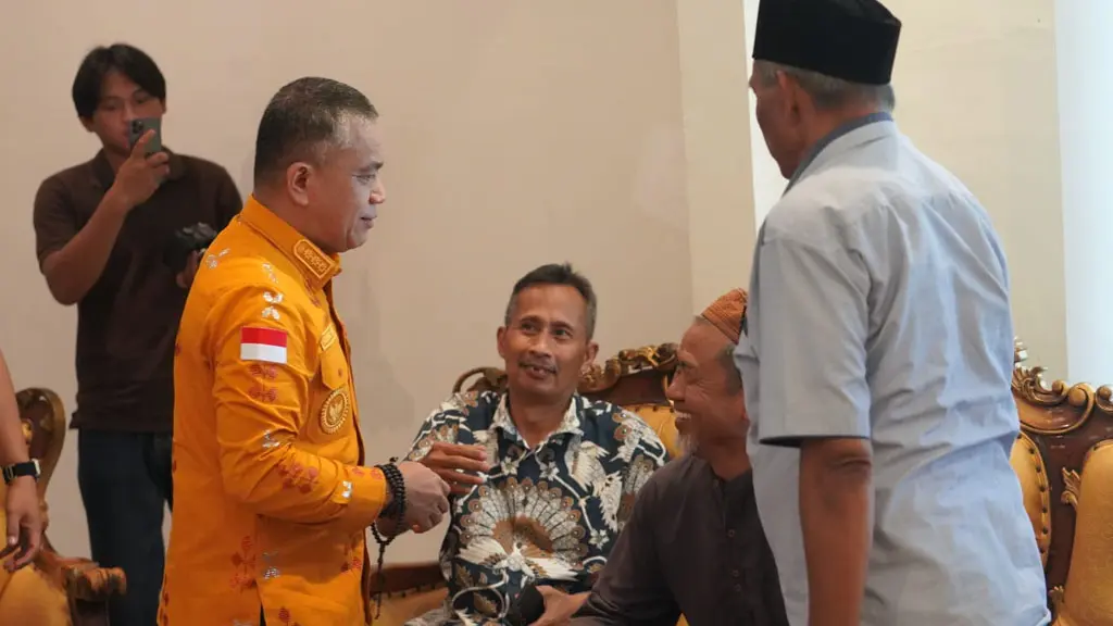 Wali Kota Hadianto menerima audiensi masyaakat Pantoloan di Palu, Kamis (4/6/2026). (©Prokopim Setda Kota Palu/Iwan)