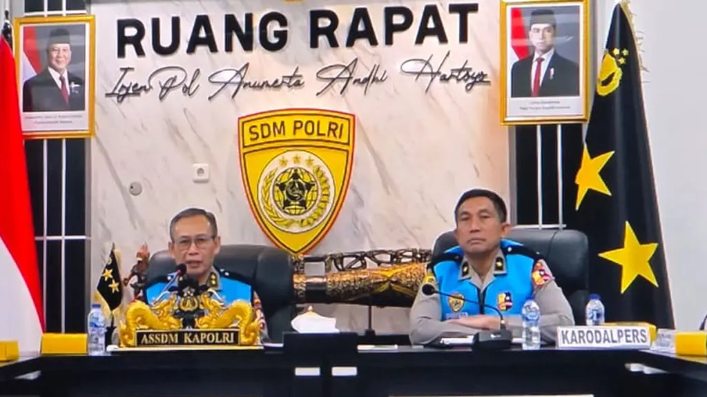 Asisten Kapolri Bidang Sumber Daya Manusia (As SDM), Irjen Pol. Anwar (kiri) pada virtual zoom, Minggu (7/6/2026). (©Humas Polda Sulteng)