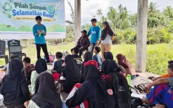 Puluhan Pelajar SD Belajar Mangrove dan Pilah Sampah