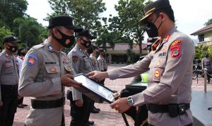 Salurkan BTPKLW, 23 Personel Polres Palu Diberi Penghargaan