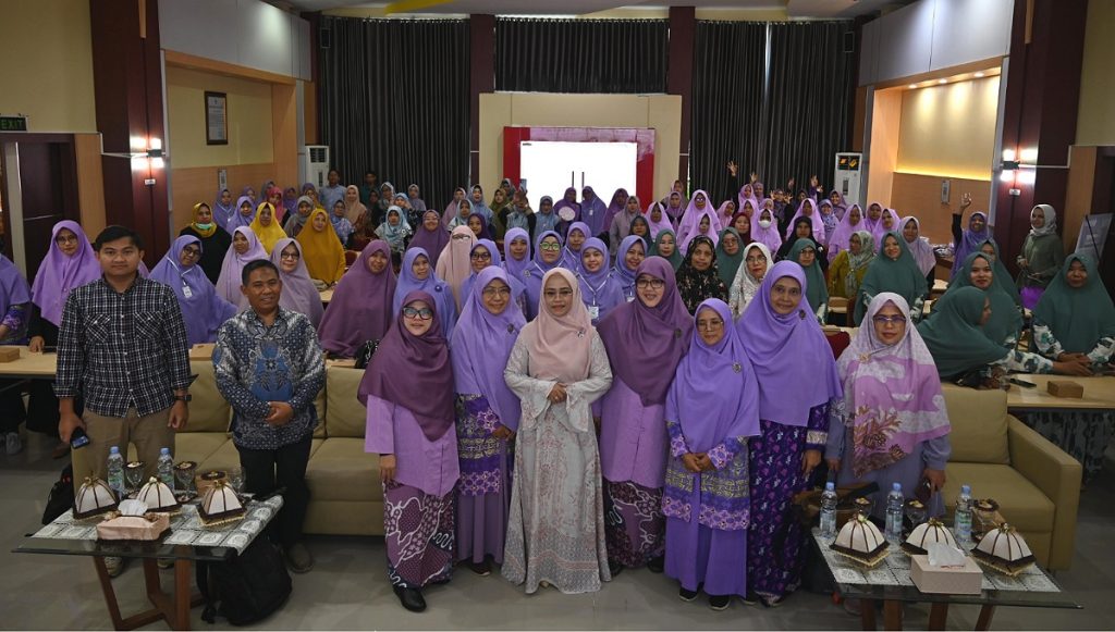 Sekprov Sulteng Buka Silatnas Persaudaraan Muslimah Se Sulteng
