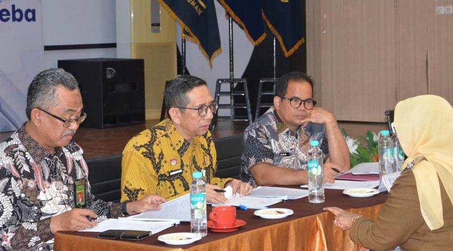 Proses seleksi Daerah Tingkat Provinsi Paralegal Justice Award 2024 yang dipimpin langsung Kakanwi Kemenkumham Sulteng, Hermansyah Siregar (tengah) di Palu, Selasa (30/4/2024). (Foto: Kemenkumham Sulteng)
