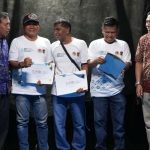 Puncak peringatan Hari Peduli Sampah Nasional di Taman Nasional yang ditandai dengan pemberian penghargaan kepada para pejuang samoah dan lingkungan di TPA Kawatuna, Sabtu (24/2/2024) malam. (Foto: HO/Humas Pemkot Palu)