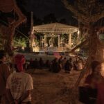 Dade Reme Vula Kampung Kaili di Bandsaw Cafe, Palu, Jumat (21/6/2024) malam. (bmzIMAGES/Basri Marzuki)