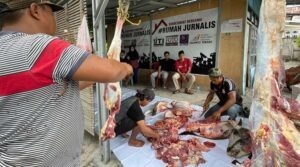 PT CPM Distribusikan Hewan Kurban di Lingkar Tambang