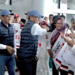 Pasangan bakal calon Wali Koat dan Wakil Wali Kota Palu, Hidayat dan Andi Nur B Lamakarate disambut pendukung dan simpatisannya di Bandara Mutiara Sis ALjufri Palu, Minggu (18/8/2024). (Foto: Tim Handal)