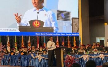 Pesan Mentan Amran untuk Lulusan Untad: Berani Gagal, Berani Mencipta
