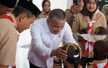 Wali Kota Palu Kukuhkan Murid TK Putra sebagai Pramuka Prasiaga