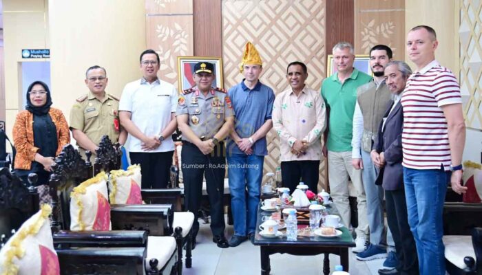 Disambut Tari Mokambu dan Siga, Dubes Rusia Tiba di Bumi Tadulako