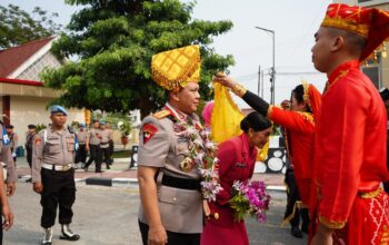 Estafet Kepemimpinan Polda Sulteng : Irjen Rizal Irawan Disambut Adat Kaili Usai Malam Pisah Sambut