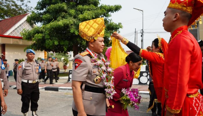 Estafet Kepemimpinan Polda Sulteng : Irjen Rizal Irawan Disambut Adat Kaili Usai Malam Pisah Sambut