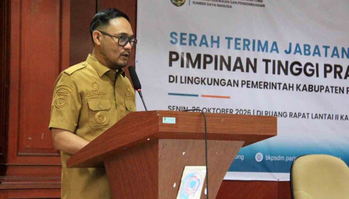 Lantik 18 Pejabat Baru, Sekda Parimo Tekankan Evaluasi Kinerja dan Pelayanan Publik