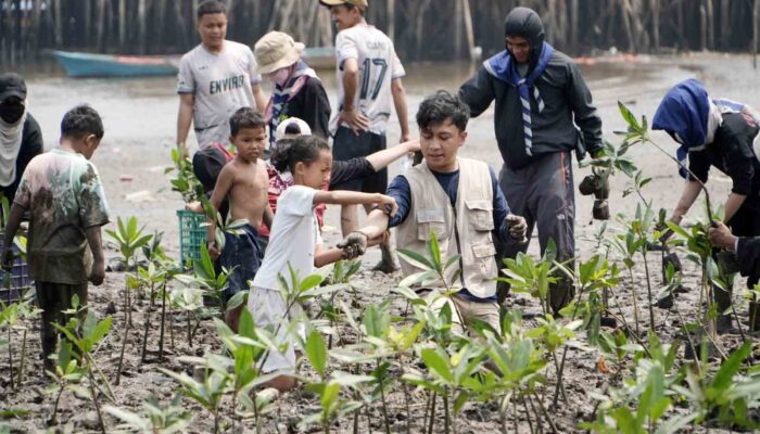 PT IMIP Tanam 3.000 Mangrove di Pesisir Fatufia untuk Restorasi Ekosistem Laut