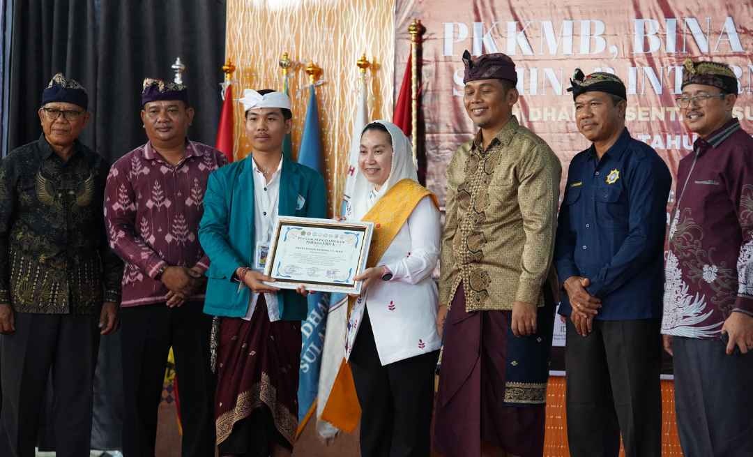 Imelda Muhidin Buka PKKMB STAH Dharma Sentana