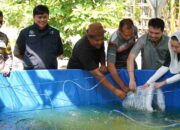 Genjot Budidaya Bioflok Palu, Wawali Imelda Tebar Benih Ikan Nila di Dua Kelurahan