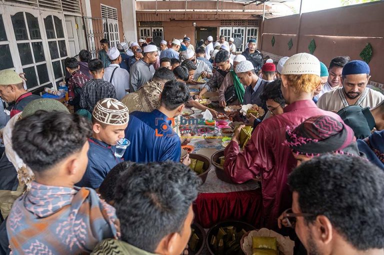 bp-Antara-Tradisi-lebaran-Iwwadh-di-Palu-110424-bmz-1 bp-Antara-Tradisi-lebaran-Iwwadh-di-Palu-110424-bmz-1