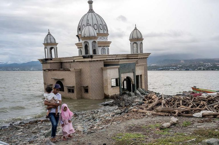 bp-Antara-Wisata-masjid-terapung-bekas-tsunami-di-Palu-110424-bmz-3 bp-Antara-Wisata-masjid-terapung-bekas-tsunami-di-Palu-110424-bmz-3